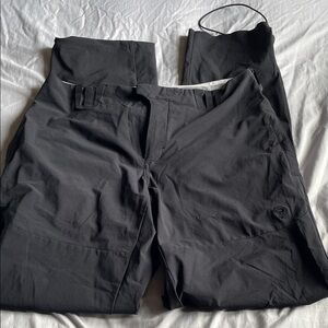 Mountain Hardwear Women’s Black Hiking Pants. Size 8